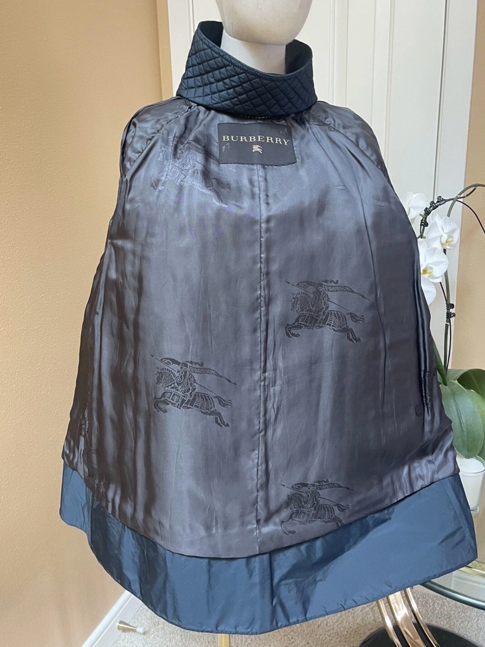 Burberry Quilted Cape Coat Jacket IT 38 Navy Blue Made In Italy Runway Piece - Picture 4 of 16